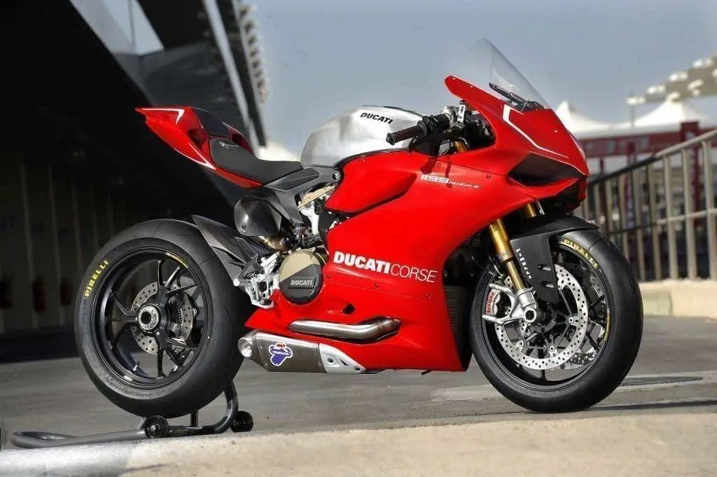 Ducati-1199-Panigale-S-Superstock